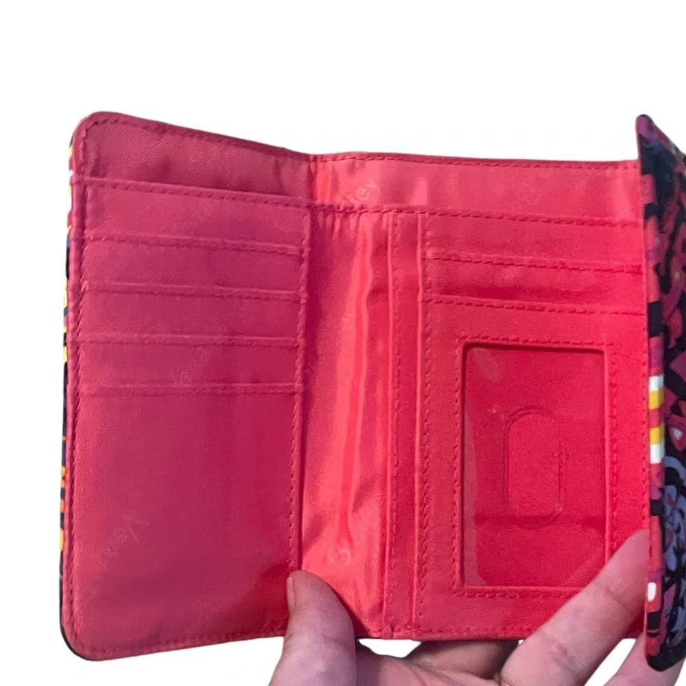 Vera‎ Bradley Quilted Wallet, EUC - Picture 3 of 4